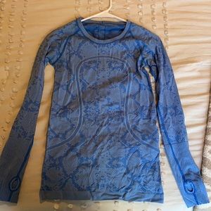 Lululemon long sleeve shirt